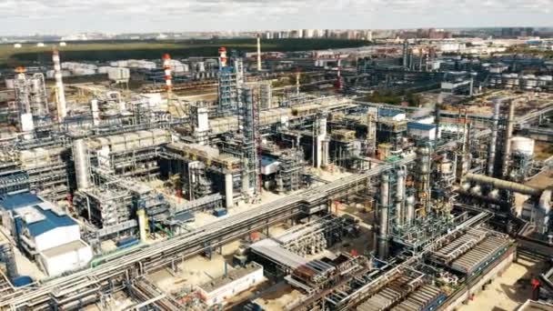 MOSCOW, RUSSIA - SEPTEMBER 20, 2020. Повітряний вид Газпрому Нефтовий Московський НПЗ — стокове відео