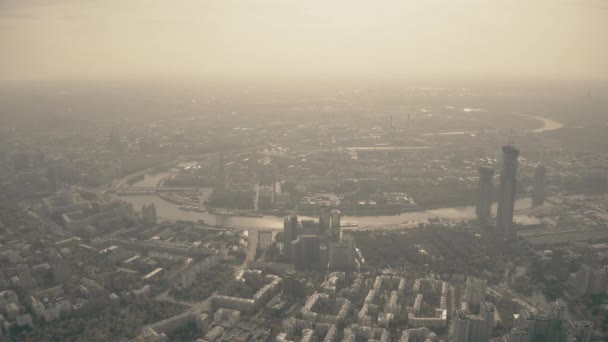 Hög höjd flygfoto över Moskva involverar Moskva floden och Dorogomilovo distrikt — Stockvideo