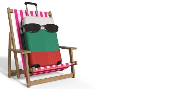 Koffer mit bulgarischer Flagge auf einem Strandkorb, Tourismuskonzept, 3D-Rendering — Stockfoto