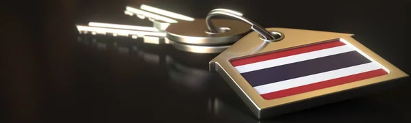 Bandiera della Thailandia sul portachiavi con due chiavi. Concetti di affitto o residenza di case, rendering 3d — Foto Stock