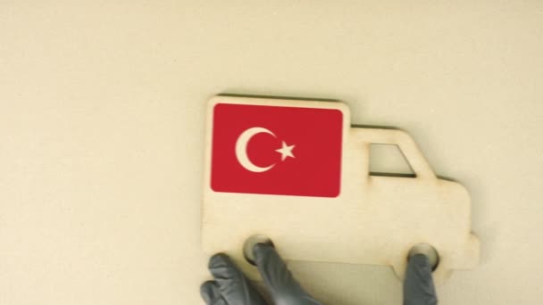 Turkiets flagga på ikonen för återvunnen kartonglastbil, nationellt koncept för hållbar logistik — Stockvideo