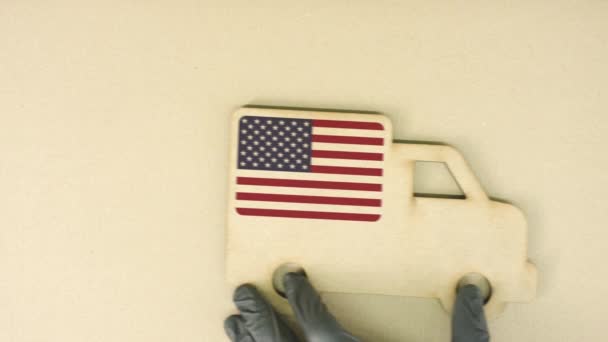 Флаг США на иконке переработанного картонного грузовика, национальная концепция устойчивой логистики — стоковое видео