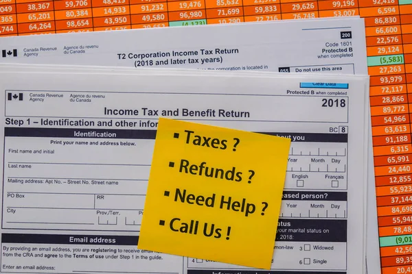 Kanada Vergi Formları 'na yapışkan bir not. Vergi hizmetlerini tanıtmıyor.