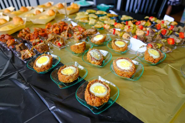 Scotch Eggs Snacks geserveerd op een Nigeriaans feest — Stockfoto