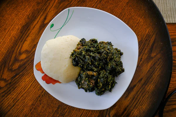 Nijerya yer elması, Afang Çorbası ile servis edilir.