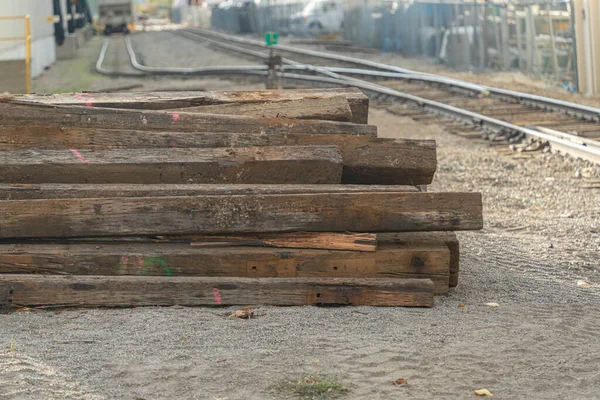 Montón de enlaces ferroviarios usados y desechados — Foto de Stock