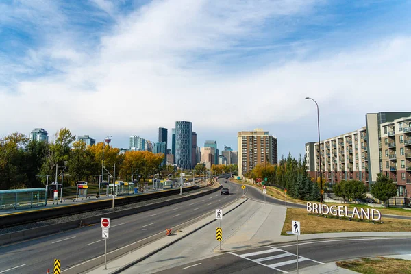 4. Oktober 2020 - Calgary Alberta Kanada - Calgary Transit Stadtbahn im Bahnhof — Stockfoto