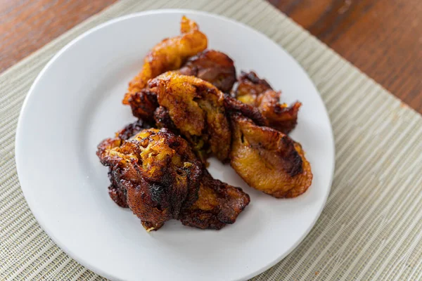 Nigeriana Deep Fried piantaggine troppo matura pronta da mangiare — Foto Stock