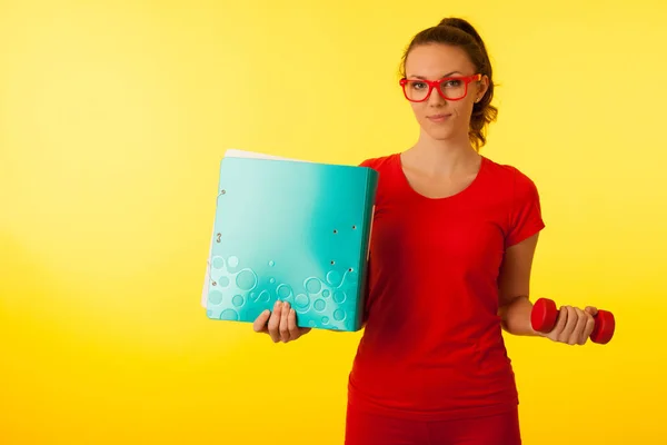 Lindo Joven Feliz Mujer Caucásica Camiseta Roja Sobre Vibrante Fondo — Foto de Stock