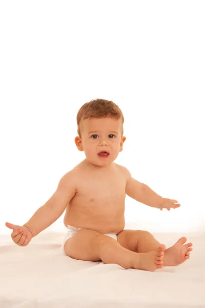 Hapy Bebê Menino Jogar Cama Isolado Sobre Branco — Fotografia de Stock