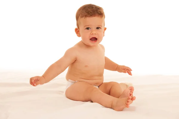 Hapy Bebê Menino Jogar Cama Isolado Sobre Branco — Fotografia de Stock