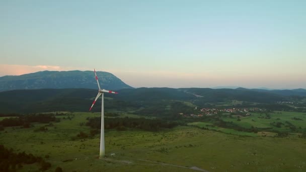 Turbina Wiatrowa Surce Odnawialnej Energii Elektrycznej Europie Zachodniej Słowenii Zachodzie — Wideo stockowe