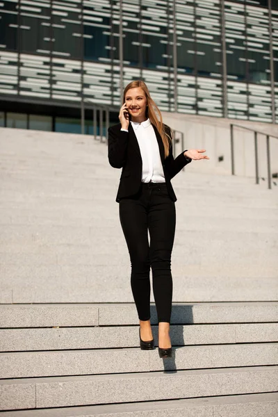 Young Business Woman Walk Stairs Leaving Office Building Talk Phone — Stock Photo, Image