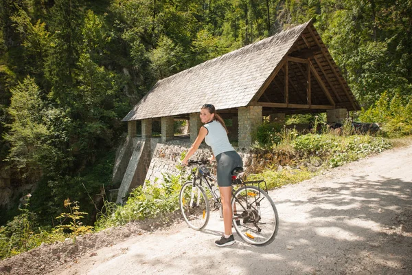 Active Young Woman Cycling Forest Hot Summer Day — Stock Photo, Image