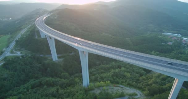 Images Aériennes Circulation Sur Viaduc Coucher Soleil — Video