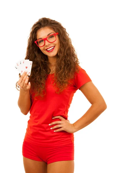 Hermosa Mujer Joven Sostiene Cartas Póquer Cuatro Ases Aislados Sobre — Foto de Stock