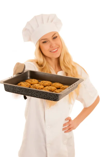 Belle Femme Blonde Robe Chef Cuit Des Biscuits Isolés Sur — Photo