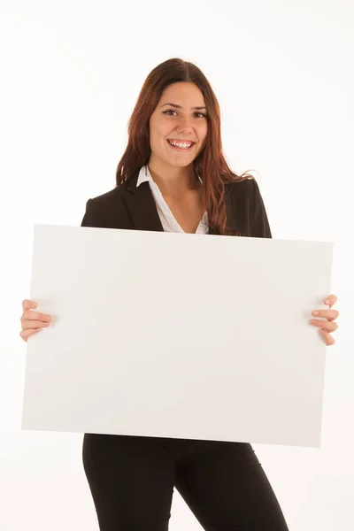 Hermosa Mujer Negocios Sostiene Banner Blanco Aislado Sobre Fondo Blanco — Foto de Stock