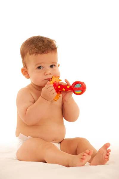 Glücklicher Kleiner Junge Beim Spielen Auf Dem Bett Isoliert Über — Stockfoto