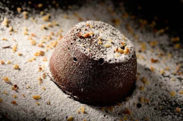 Chocolate souffle casa, assado no forno de cacau de alta qualidade a — Fotografia de Stock