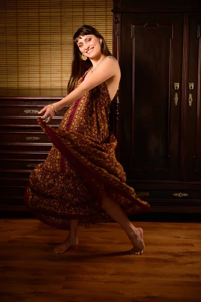 Young girl dancer and singer in gypsy dress dancing and posing o — Stock Photo, Image