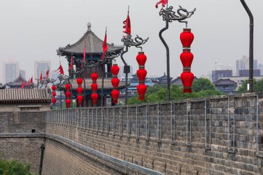 Xian, Çin - 23 Mayıs 2018: Xian şehir duvar South Gate turistler yürüyüşte, en eski ve en iyi Çin şehir surları 16 Nisan 2010 Xian, Shaanxi Eyaleti, Çin için korunmuş.