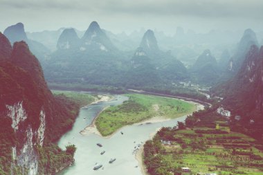 Guilin, Li Nehri ve karstik Dağları'nın peyzaj. Bulunan antik şehir, Xingping, Yangshuo, Guilin, Guangxi, China.