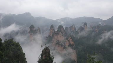 Zhangjiajie Forest Park. Kanyon yükselen dev ayağı dağlar. Hunan eyaleti, Çin.