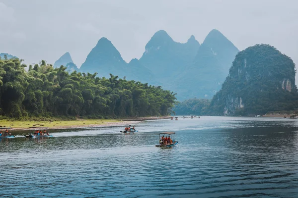 Malerischer Blick Auf Kleine Touristische Bambusflöße Die Auf Dem Fluss — Stockfoto