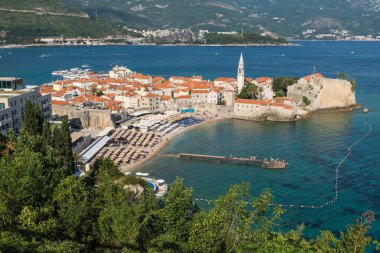 Budva Riviera kalenin tarihi kent gözlem güverteden panoramik manzaralı. Budva. Karadağ.