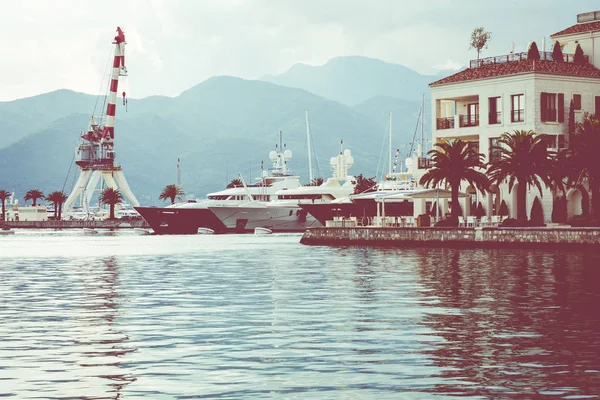 游艇波尔图黑山 蒂瓦特在黑山的精英玛丽娜 — 图库照片