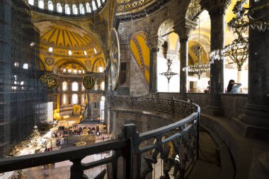 Istanbul, Türkiye - 20 Ağustos 2018: Ayasofya Müzesi (Ayasofya, Ayasofya) iç, Istanbul, Türkiye.