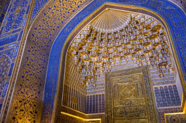 Semerkand, Özbekistan - 31 Ağustos 2018: İç Tilya Kori cami ve medrese Semerkand, Özbekistan'a Registan Meydanı'nda yer alan.