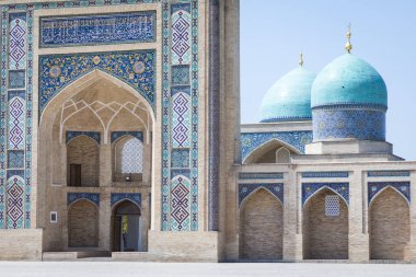 Barak Khan medrese. Imam Meydanı hast (Həzrəti Imam) olan bir dini merkezi Taşkent.