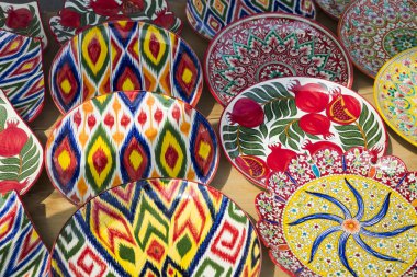 Kaplamalar ve tencere sokak Chorsu çarşı kentin Taşkent, Özbekistan.