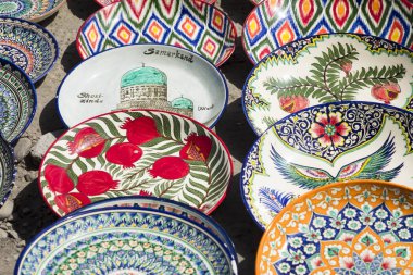 Kaplamalar ve tencere sokak Chorsu çarşı kentin Taşkent, Özbekistan.