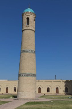 Cami (Cuma) Camii mimari topluluğu Bahçe ortasında minare Kokand içinde içerir..