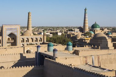 Ana anıtlar Hiva, Özbekistan'ın panoramik manzarasını. UNESCO Dünya Mirası Orta Asya'da.
