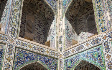 Semerkant, Özbekistan 'daki Registan Meydanı Camii ve Madrasah kompleksi