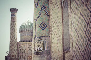 Semerkant, Özbekistan 'daki Registan Meydanı Camii ve Madrasah kompleksi