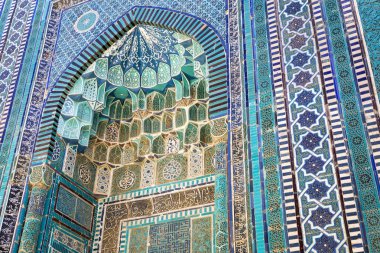 Ayrıntı, tarihsel Kutsal Mezarlık Şahi Zinda Semerkand, Özbekistan'a cephe.