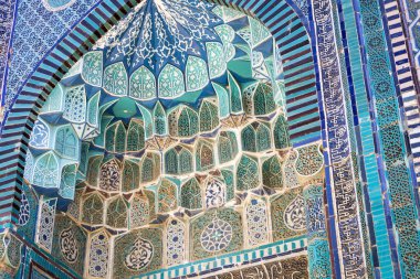 Ayrıntı, tarihsel Kutsal Mezarlık Şahi Zinda Semerkand, Özbekistan'a cephe.