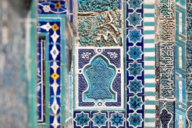 Ayrıntı, tarihsel Kutsal Mezarlık Şahi Zinda Semerkand, Özbekistan'a cephe.