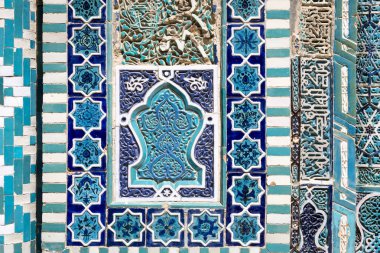 Ayrıntı, tarihsel Kutsal Mezarlık Şahi Zinda Semerkand, Özbekistan'a cephe.