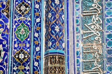 Ayrıntı, tarihsel Kutsal Mezarlık Şahi Zinda Semerkand, Özbekistan'a cephe.