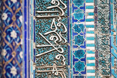 Ayrıntı, tarihsel Kutsal Mezarlık Şahi Zinda Semerkand, Özbekistan'a cephe.