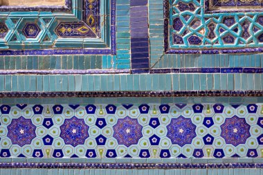 Ayrıntı, tarihsel Kutsal Mezarlık Şahi Zinda Semerkand, Özbekistan'a cephe.