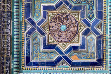 Ayrıntı, tarihsel Kutsal Mezarlık Şahi Zinda Semerkand, Özbekistan'a cephe.