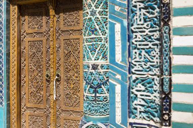 Ayrıntı, tarihsel Kutsal Mezarlık Şahi Zinda Semerkand, Özbekistan'a cephe.