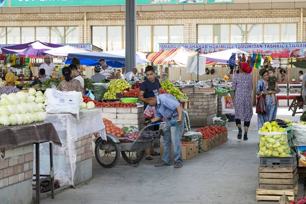 Margilão Uzbequistão Agosto 2018 Pessoas Bazar Local Frutas Legumes Margilan — Fotografia de Stock